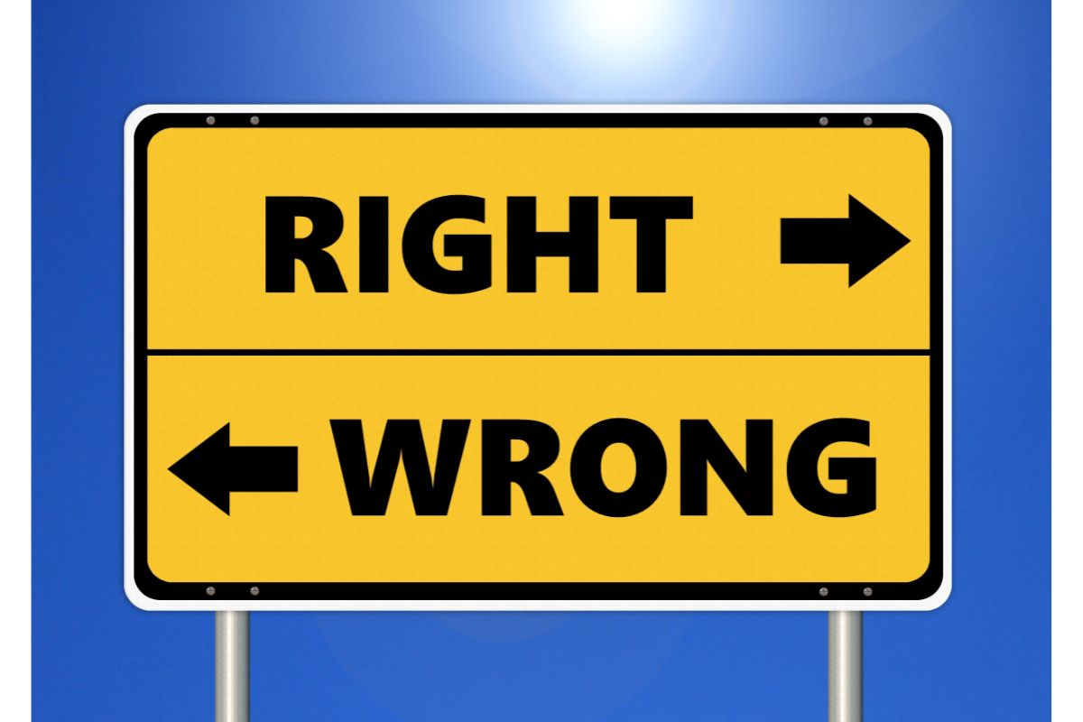 A sign showing right and wrong